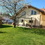 Sunny And Comfortable With Terrace And Garden - Two Bedroom With Terrace דירה Recica ob Savinji