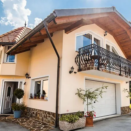 Sunny And Comfortable With Terrace And Garden - Two Bedroom With Terrace